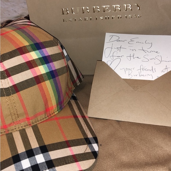 Burberry hat - Picture 1 of 5